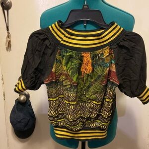 Girls print Top very unique has ribbed neck& sleeves & waist small